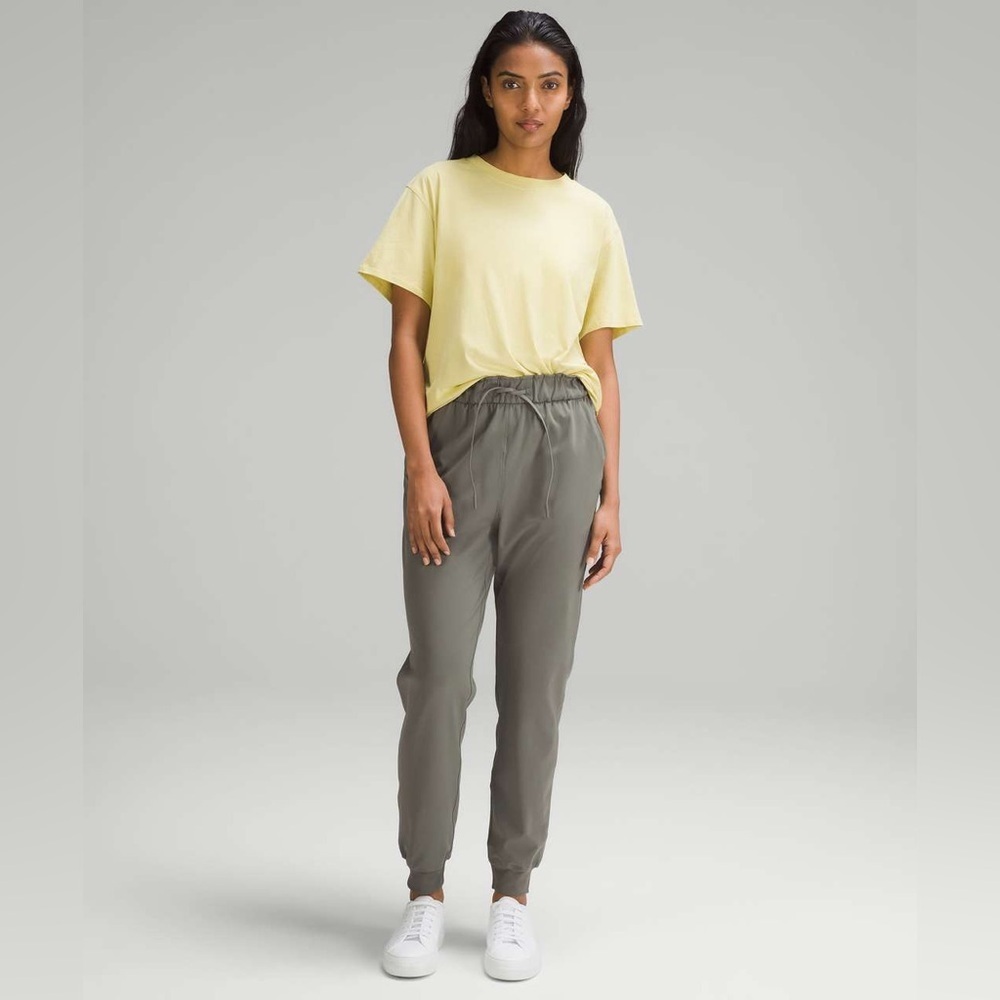 Lululemon Stretch High-Rise Jogger *Full Length
Grey Sage / Olive Size 8